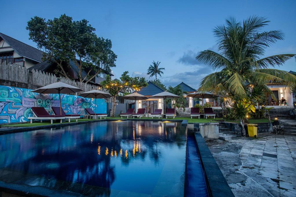 Swimming pool