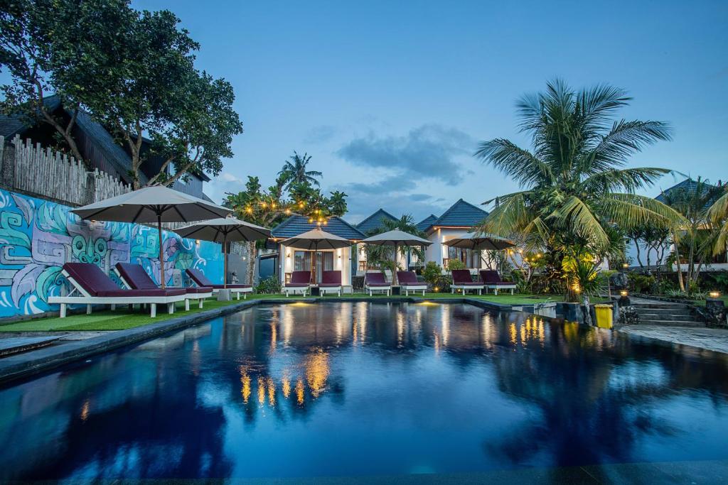 Swimming pool