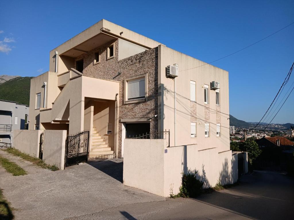 Ilino Pool House - 4