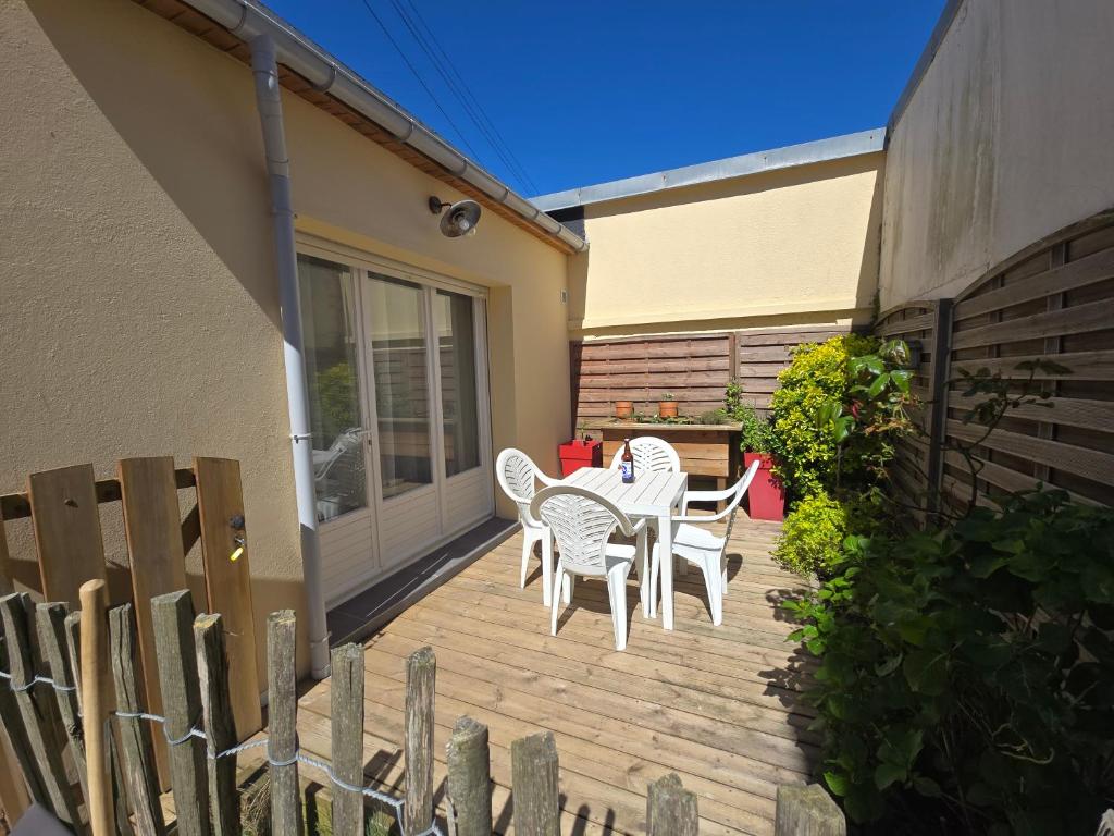 Appartement rénové - terrasse, parking, plage à pied - 4