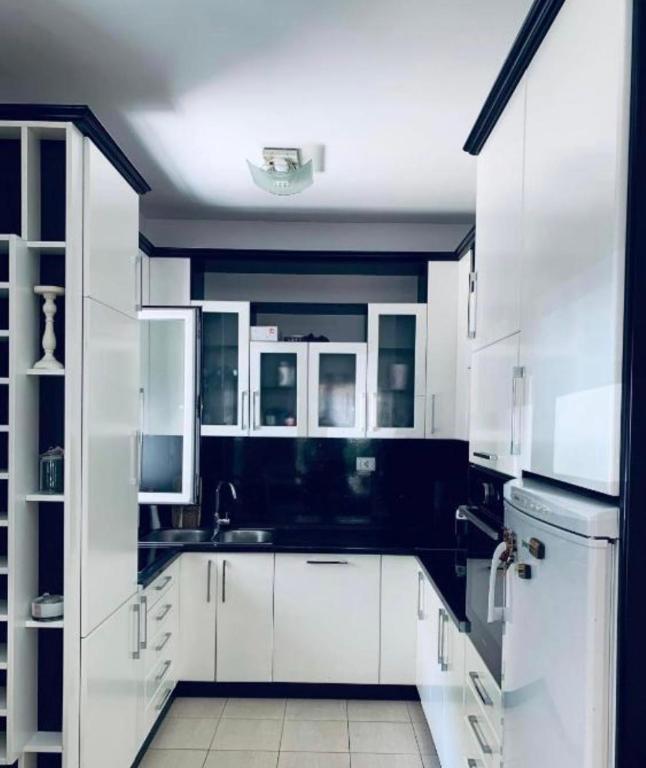 SPACIOUS TWO BEDROOM APARTMENT IN Budva - 5