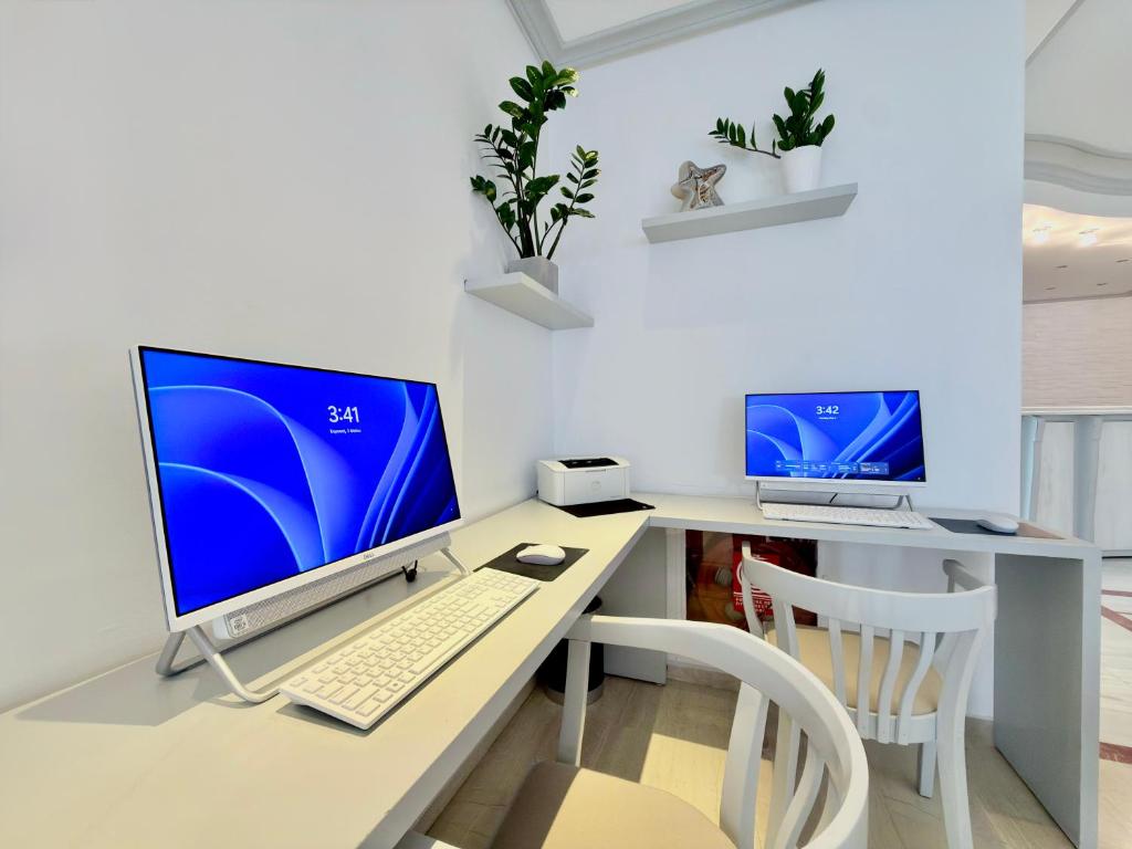 Yiannaki Hotel — Hotel rooms in Ornos, South Aegean