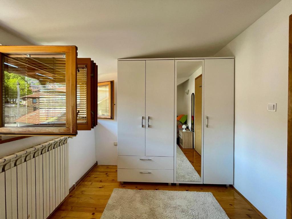 Apartment Ten - 5