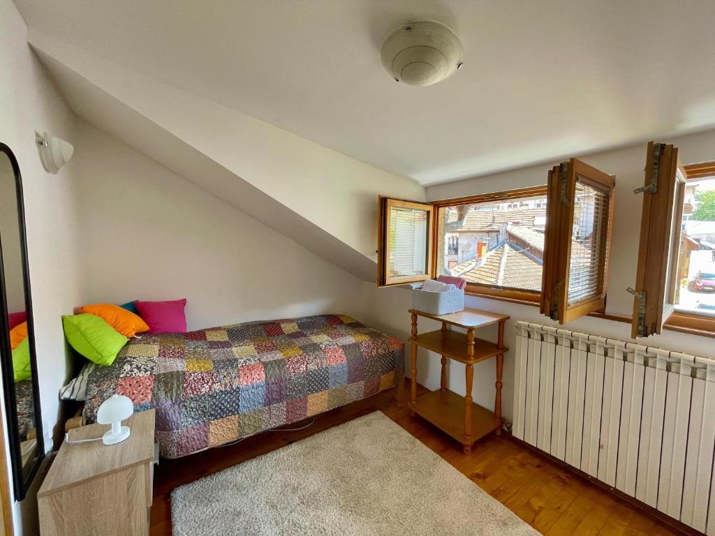 Apartment Ten - 4