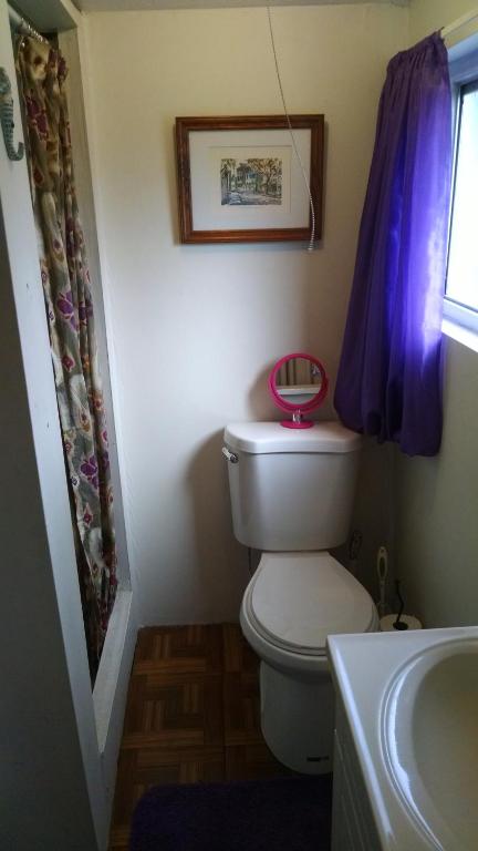 1 Beige Cozy Bungalow or 1 White Cozy Efficiency Cottage in Titusville photo