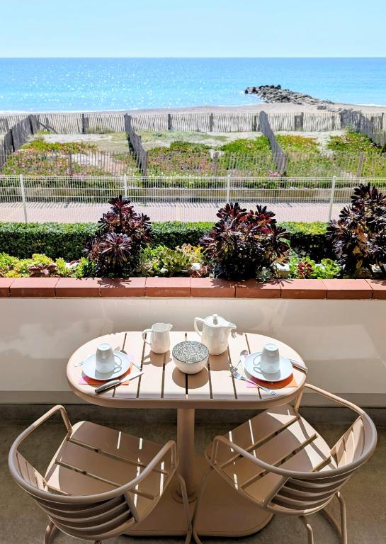 Studio Vue mer, Piscine, Wifi, Climatisation, Parking privé, Terrasse 1ère ligne - La Coulée Douce - 3