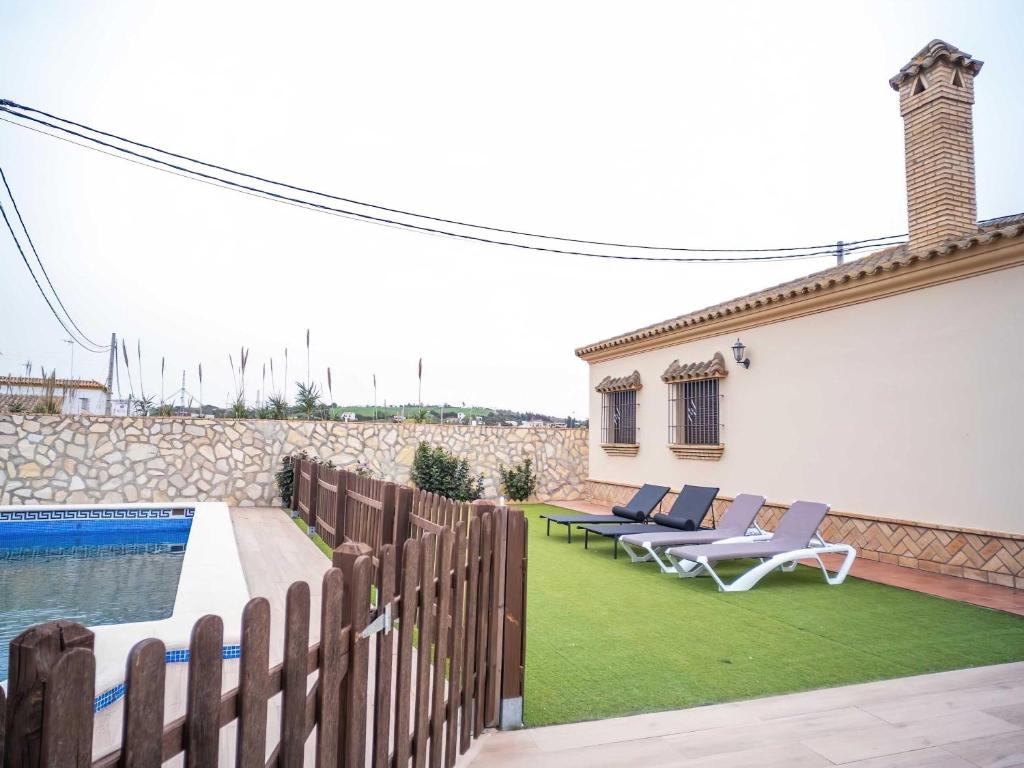 Chalet Piscina Privada Aire acondicionado Agua salada y vallada solo alquilamos a familias - 2