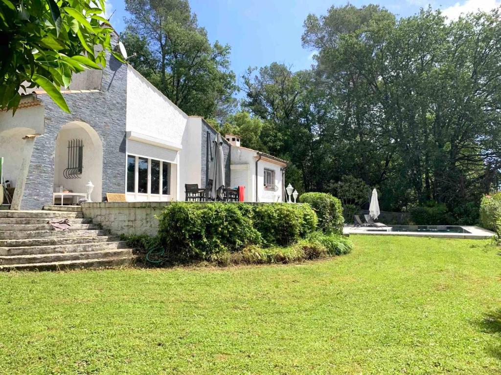 Spacious villa for family holidays - 3