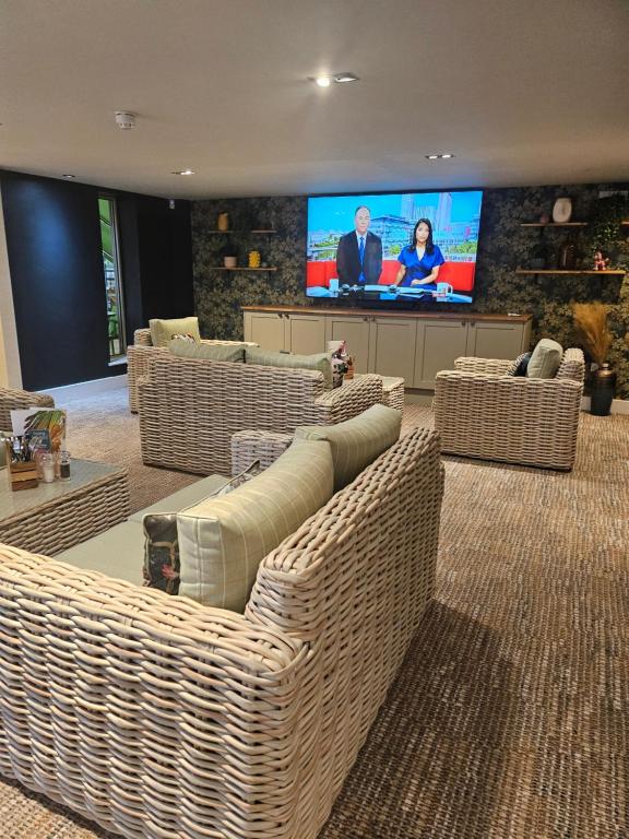 New Forest Premium Holiday Home, Hoburne Bashley photo 5
