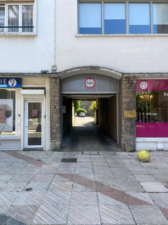 Les Bleuets, Free Secure Parking - 2