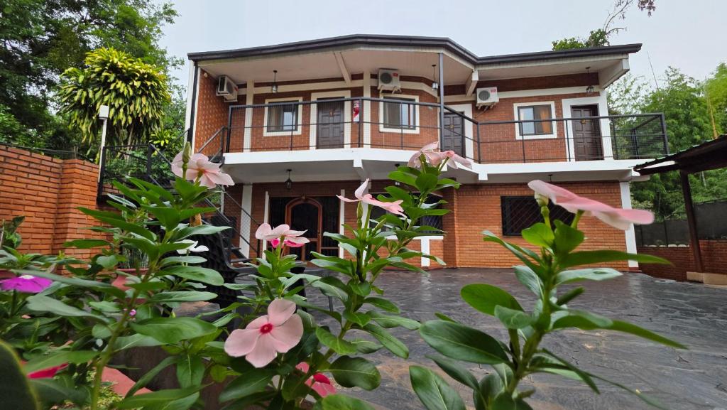 Departamento Céntrico con Balcón y Pileta en Puerto Iguazú - 1