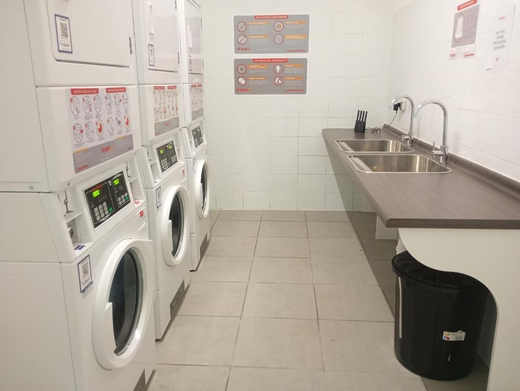 Bello departamento familiar nuevo en La Serena vista al mar, piso 4 con ascensor, malla de seguridad anticaída, piscina, estacionamiento gratuito, regalo de bienvenida, a pasos del Faro - 3