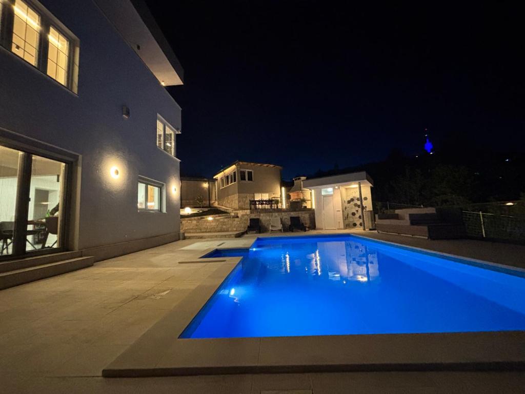 White House & Spa - 1