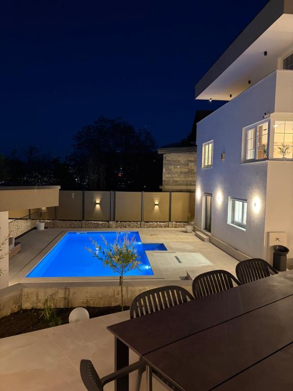 White House & Spa - 4