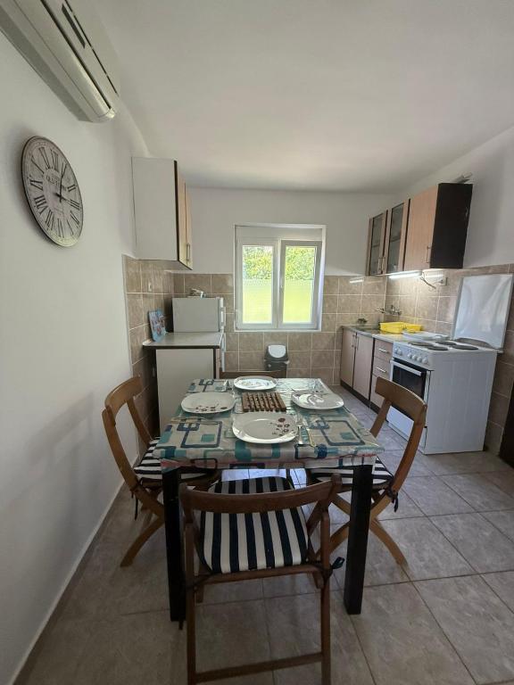 Apartman LUCIJA, dostupan 7 NOCENJA i VISE, AVAIBLE FOR RENT 7 NIGHTS AND MORE - 3
