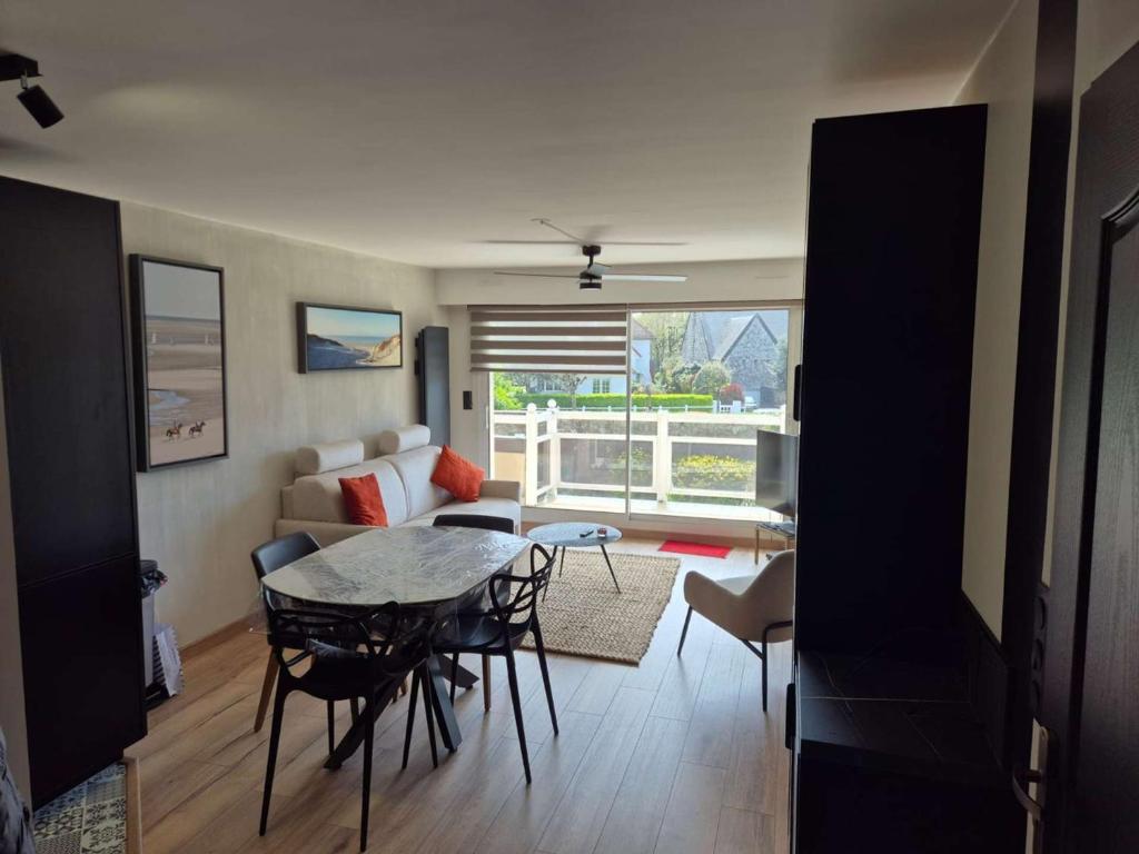 Appartement rénové avec grand balcon - FR-1-673-20 - 1