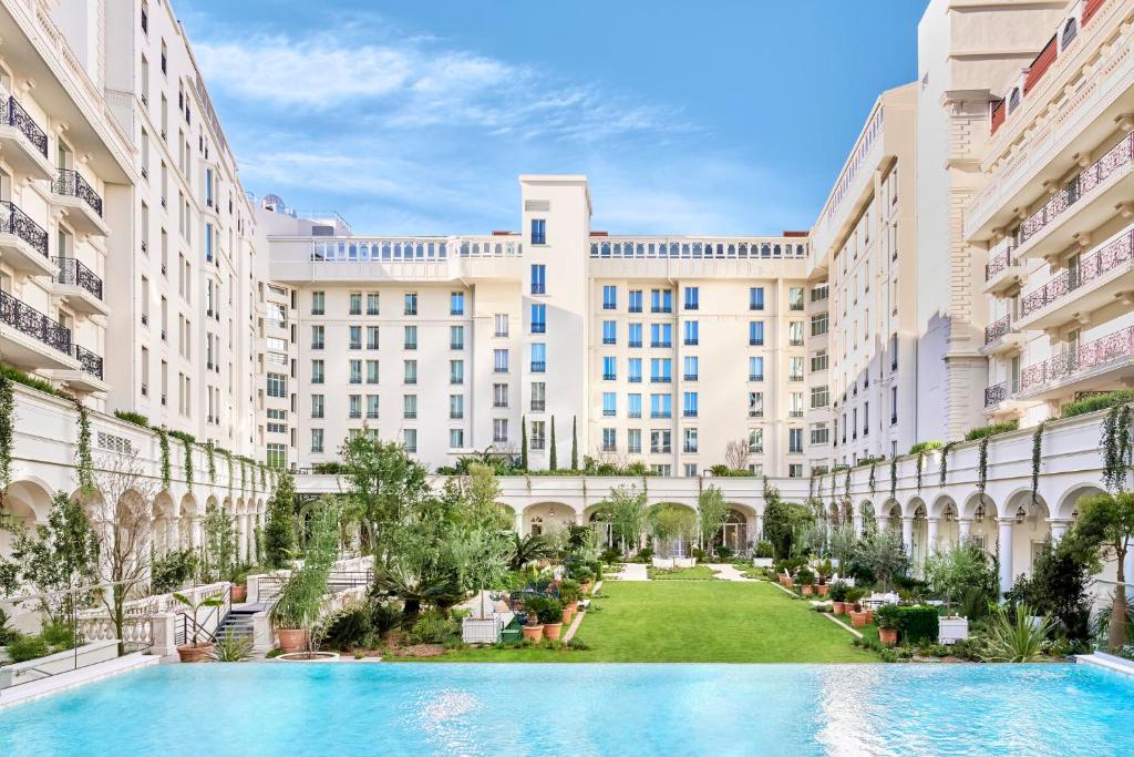 Swimming pool, Carlton Cannes, a Regent Hotel By IHG in Cannes