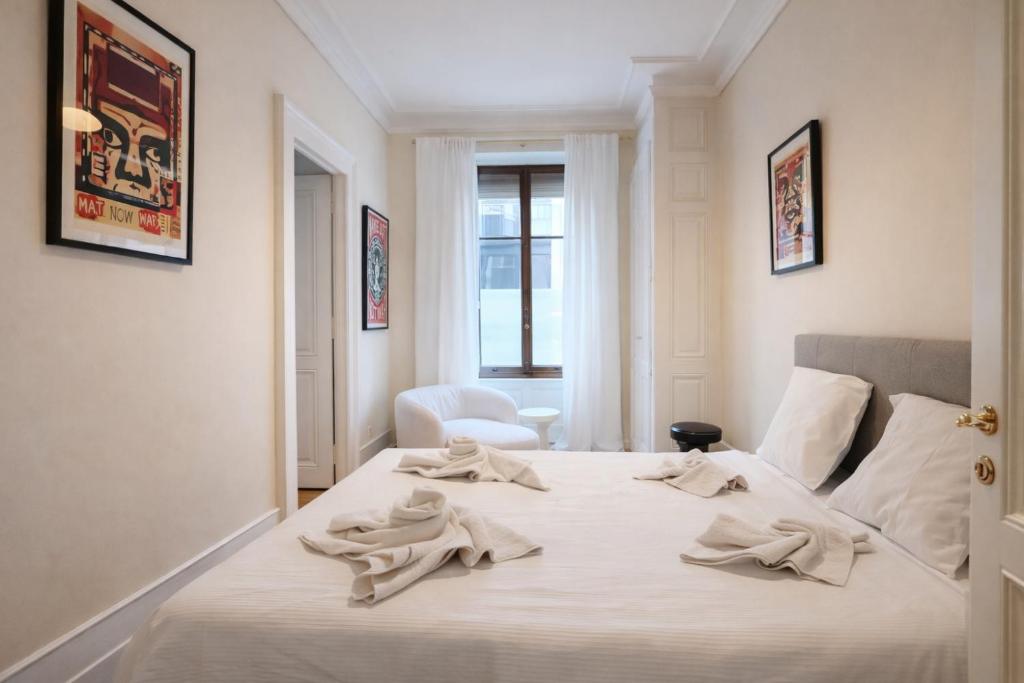 Elegant 2-bedroom apartment in Pâquis near lake Geneva - 1
