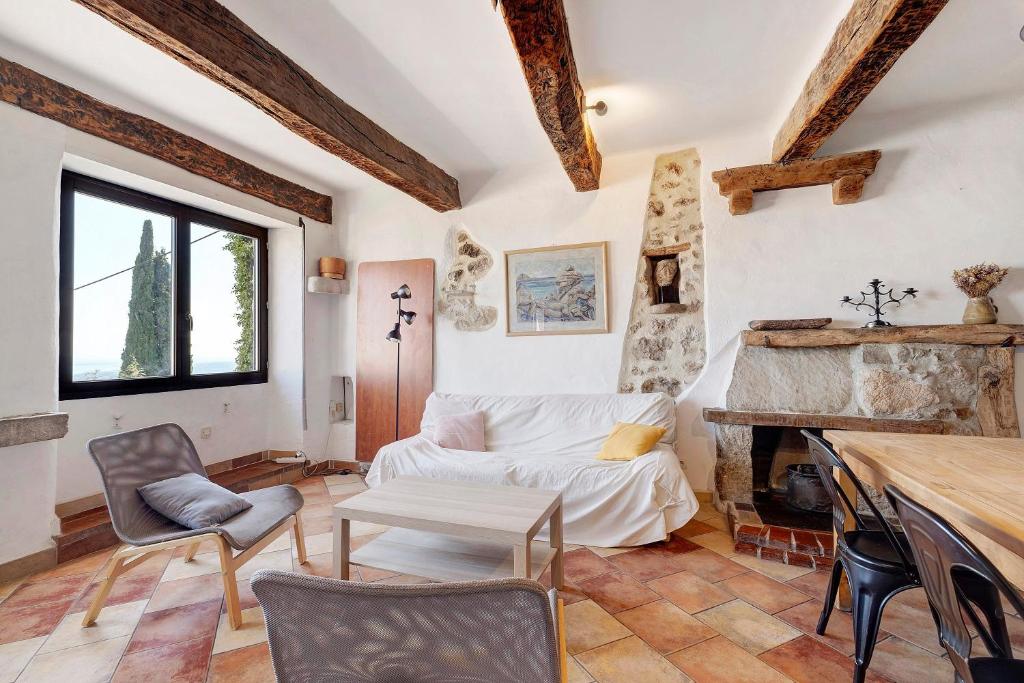 Cottage In Village Provencal Azur - 2