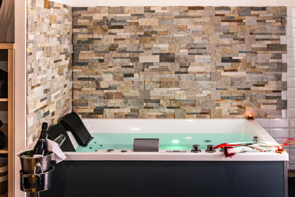 Suite&Spa -Love Room Jacuzzi&Sauna Privatif Vienne - 2