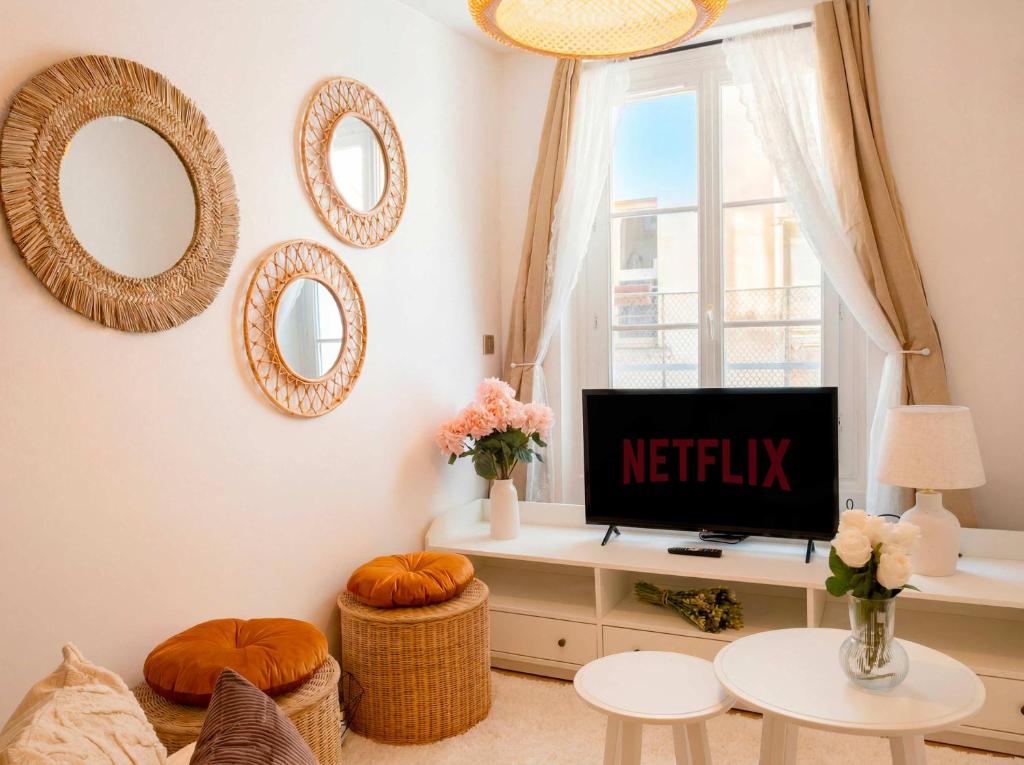 Charming Renovated 1BR Marais Pompidou - 2