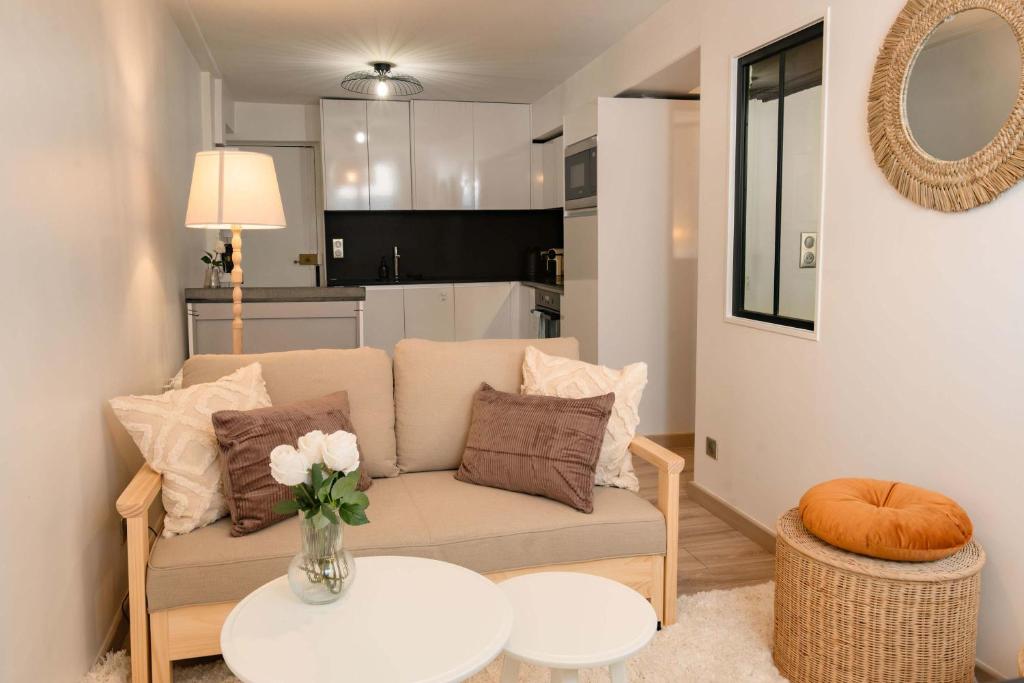 Charming Renovated 1BR Marais Pompidou - 3