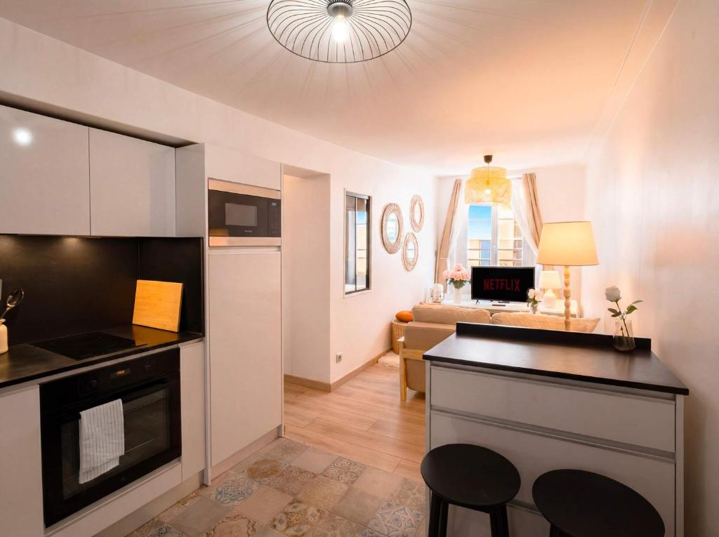 Charming Renovated 1BR Marais Pompidou - 4