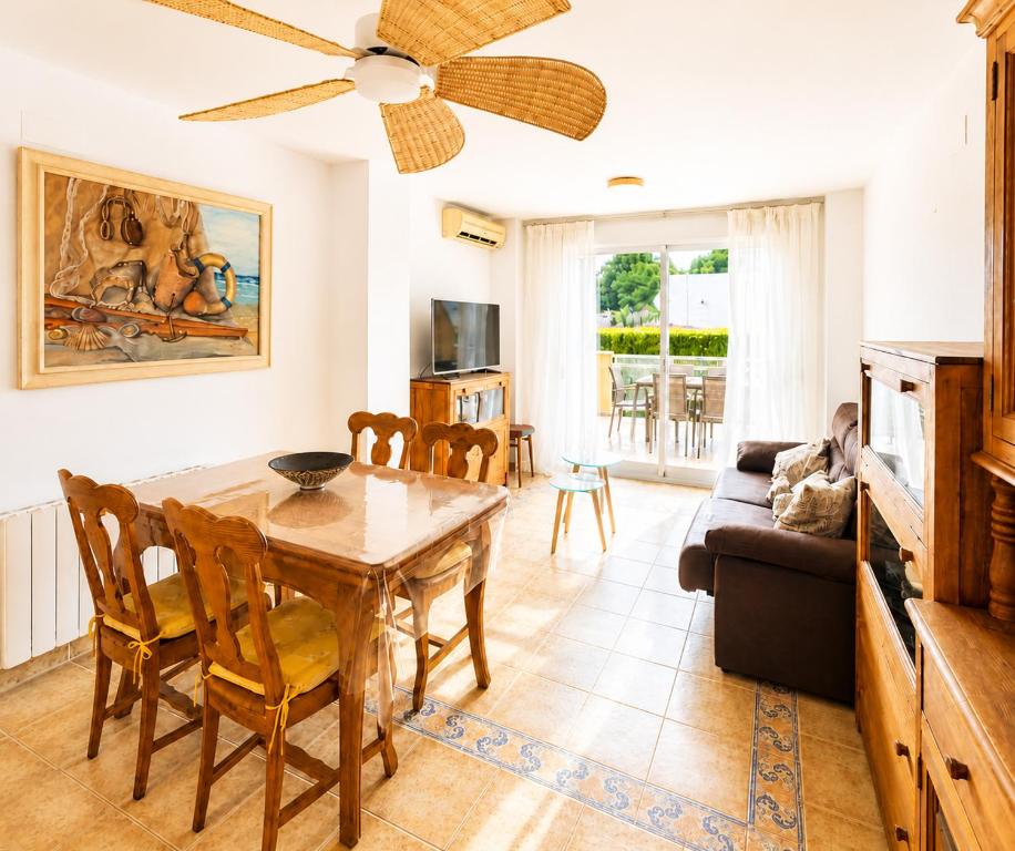 Apartamento Atila en Dénia a 250 m de la Playa con Terraza, Piscina y Jacuzzi by Family Homes - 4