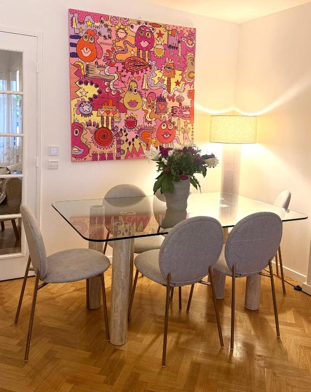 Luxury Eiffel Tower Apartment - 3