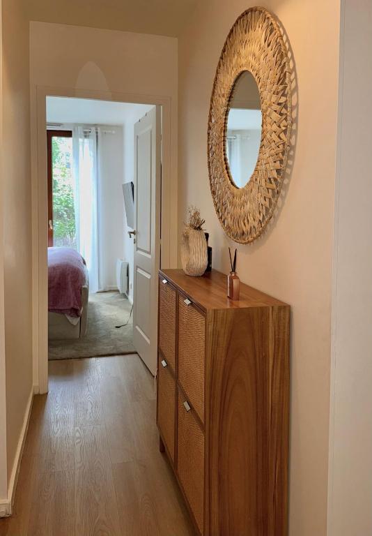 Luxury Eiffel Tower Apartment - 4