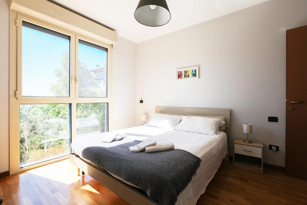 Garage Included, Bright Apartment with Terrace - 2