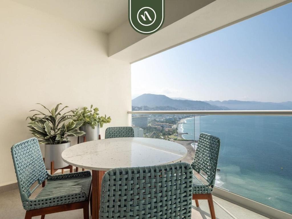 Amazing Apt with Ocean View - King Bed - 4