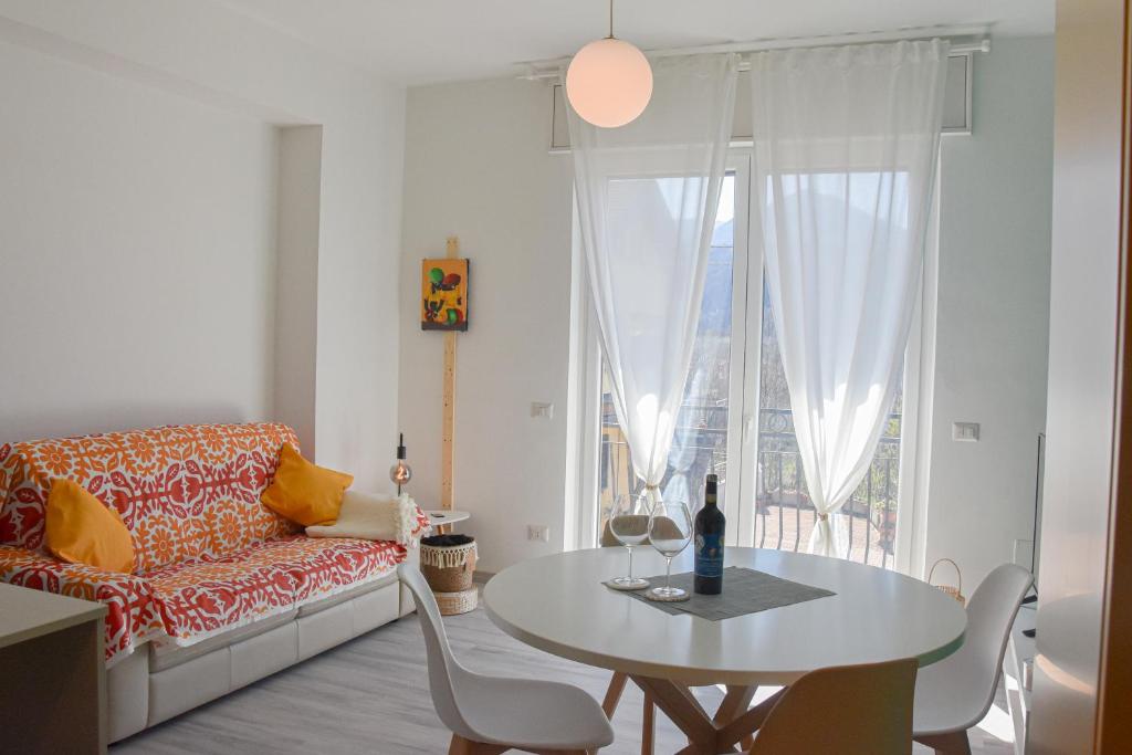 Central & Modern - 2 Bedrooms with Balcony & Parking - 4