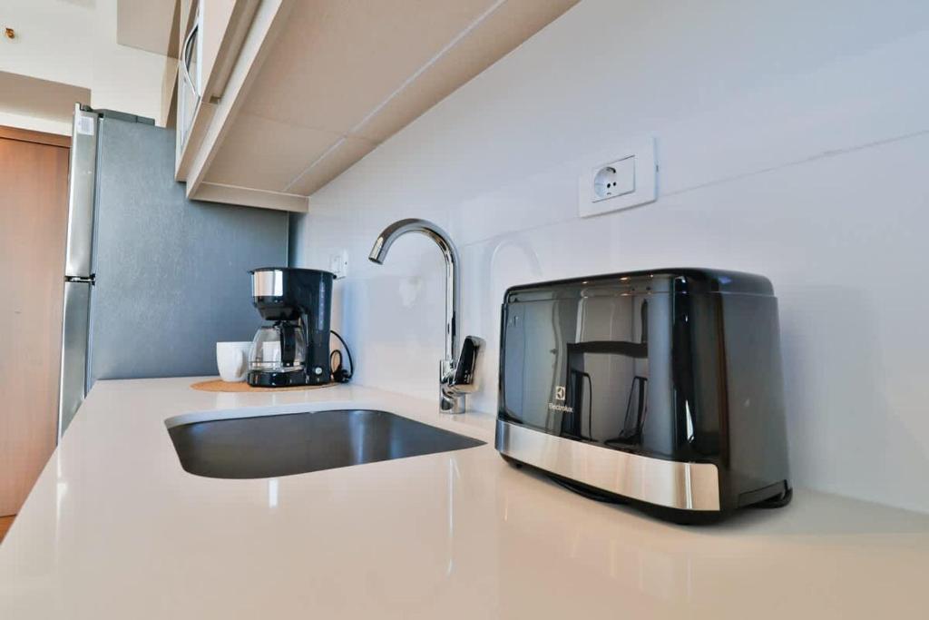 Stylish Retreat Steps from Shopping del Sol - 5