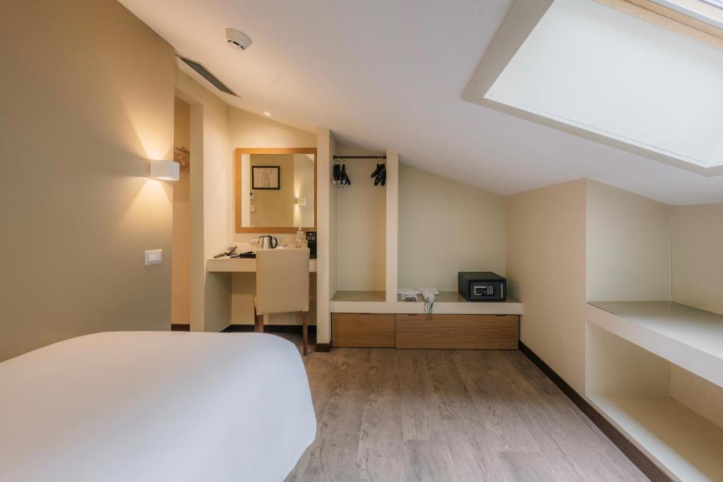Hotel Royal Victoria, by R Collection Hotels — Hotel rooms in Varenna, Lombardy