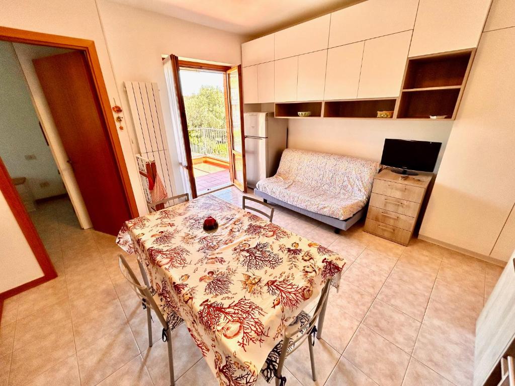 POSITANO comodo con terrazzo e posto auto - 1