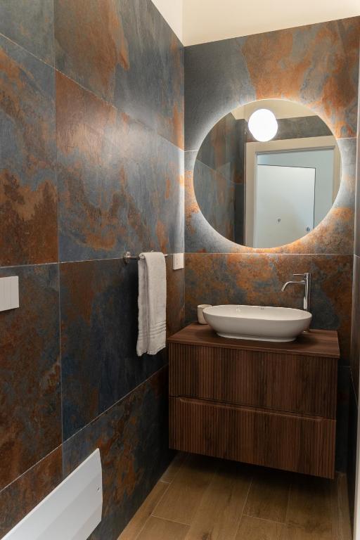 AM156 Bari Apt 240 Modern Urban Suite with Terrace & WiFi - 5