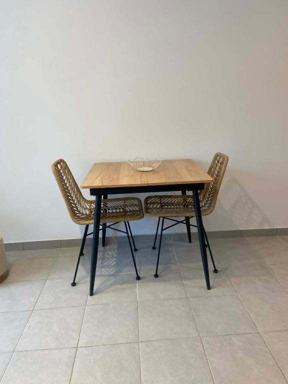Studio rénové avec terrasse et parking La Grande Motte - 2