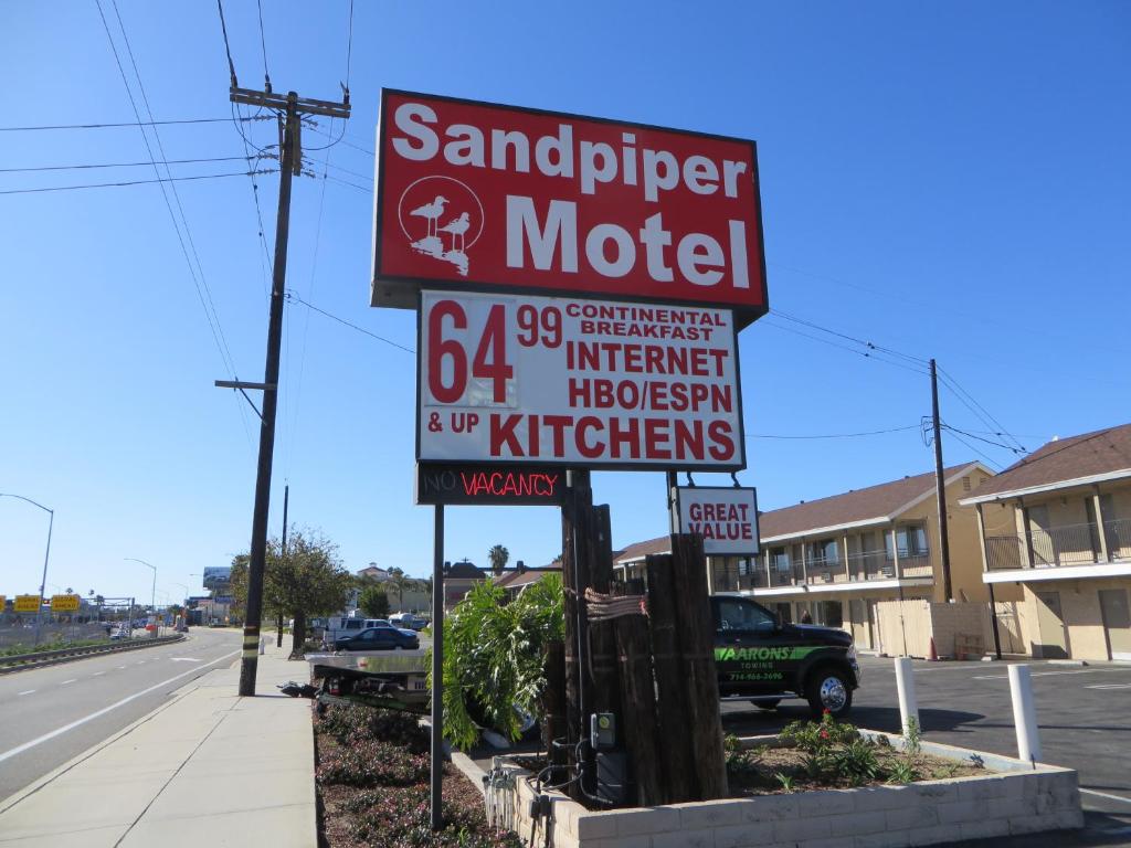 Sandpiper Motel photo
