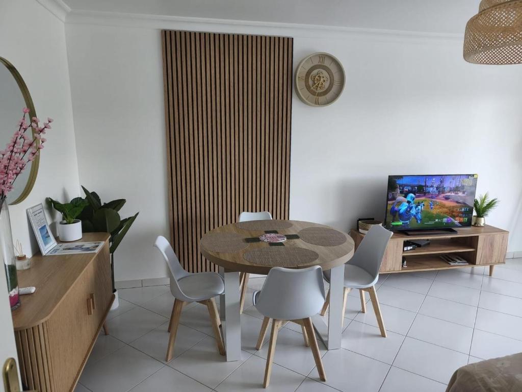 Apartment with private garden, Pool & beach 150 m - 3