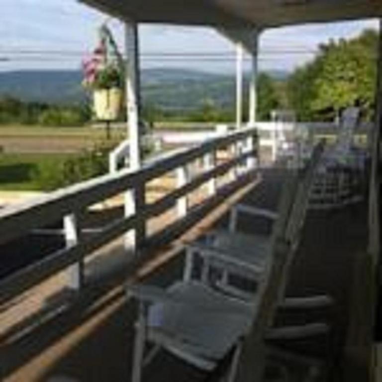 Longhouse Lodge Motel photo