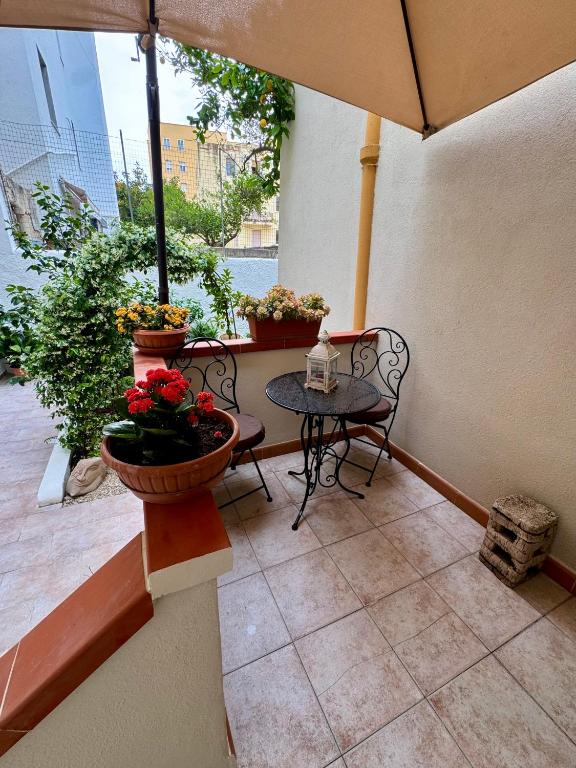 Flowered House with garden - 1