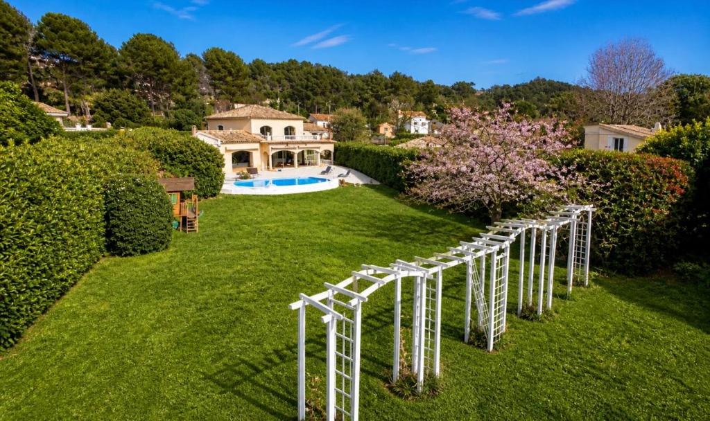 Exceptional villa Pool & large garden - 2