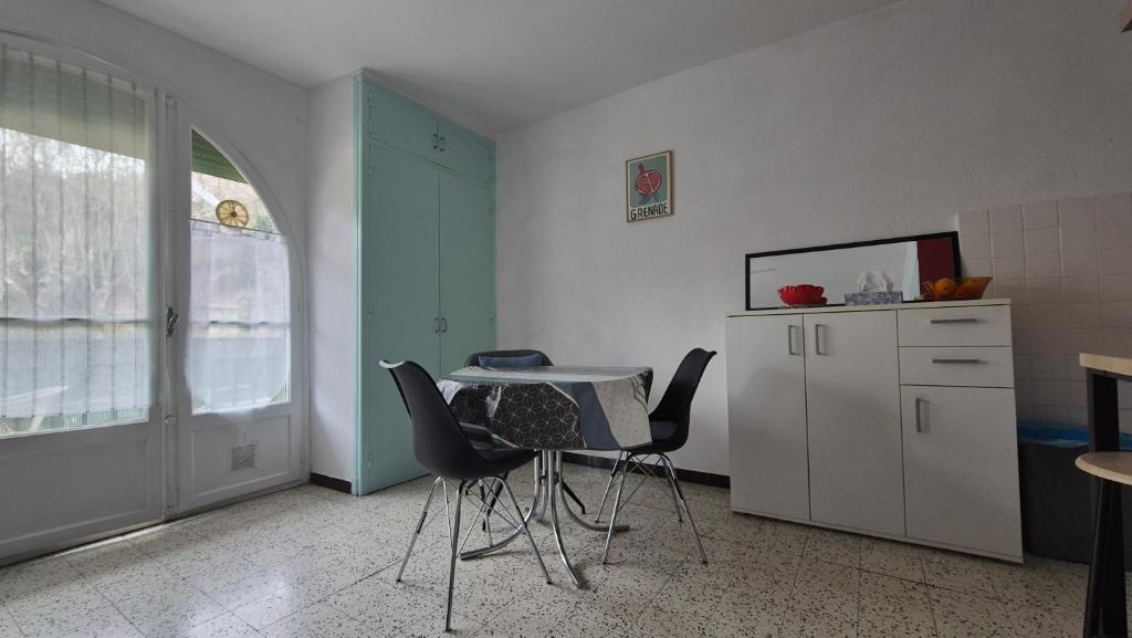 STUDIO au PIED DES THERMES - 1