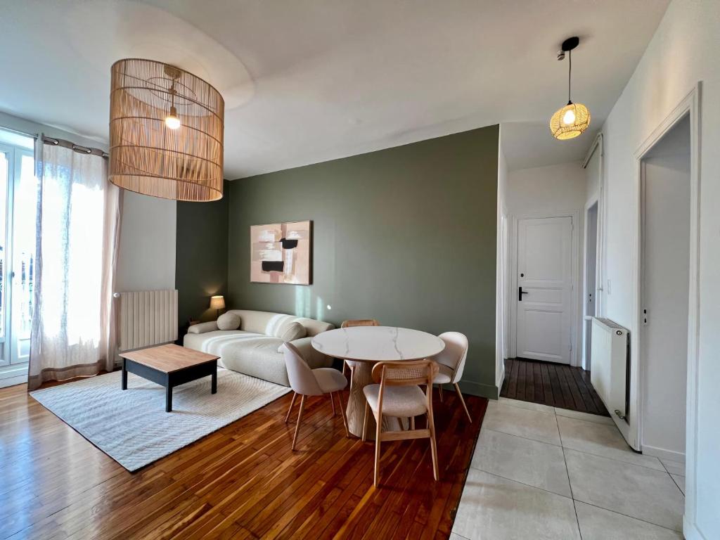 2 chambres, Parking privé, Gare à 8 min - 3