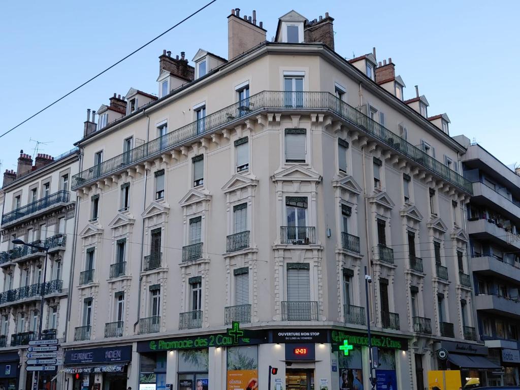2 chambres, Parking privé, Gare à 8 min - 2