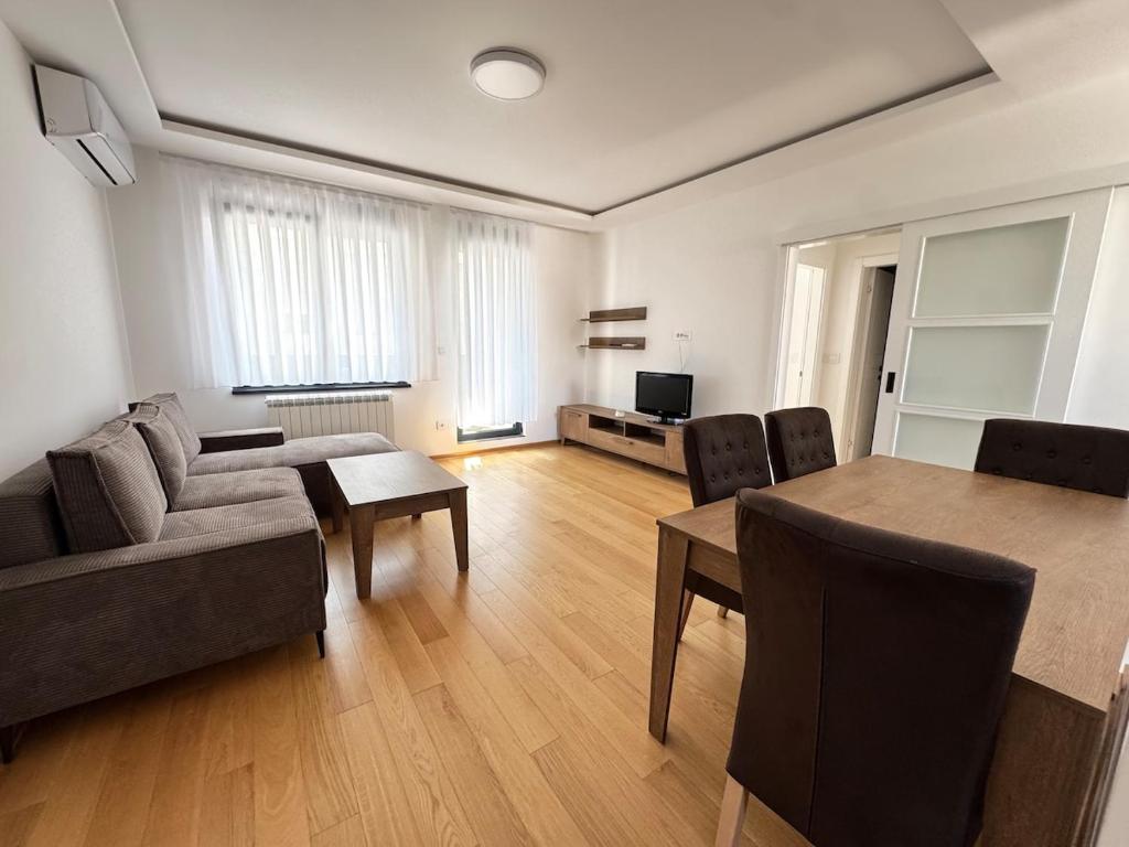 Lux Apartment near Ada Mall & Lake - 1