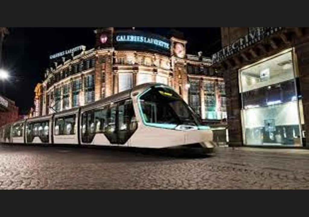 Le Lotus - Tram - 3