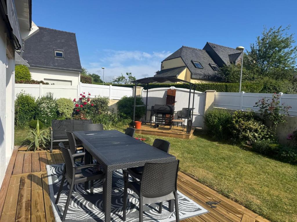 Maison familiale rénovée, centre et plage à pied!! 4ch, salle de jeux, jardin cloturé - 4