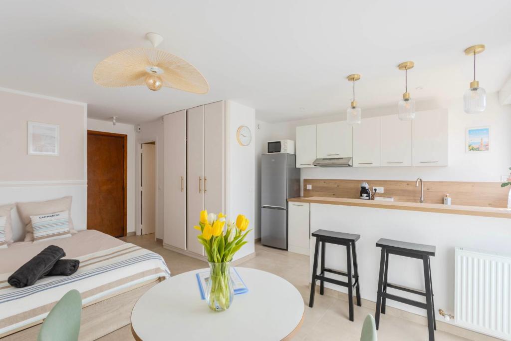 Studio lumineux VUE MER - NEUF entre Monaco-Menton - WIFI - 5